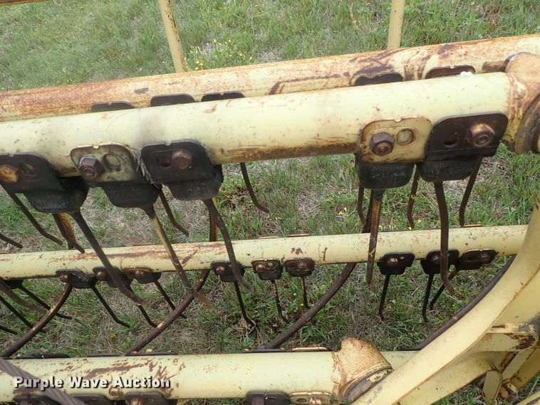 image for item DG3154 New Holland 260 hay rake