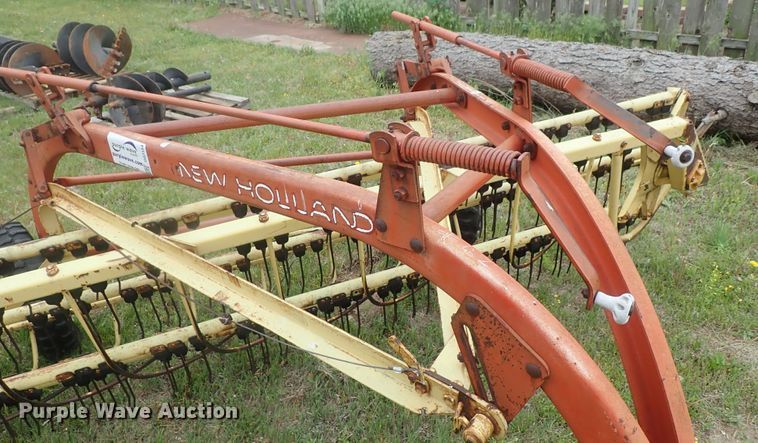 image for item DG3154 New Holland 260 hay rake