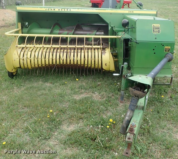 image for item DG3159 John Deere 346 small square baler