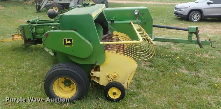image for item DG3159 John Deere 346 small square baler