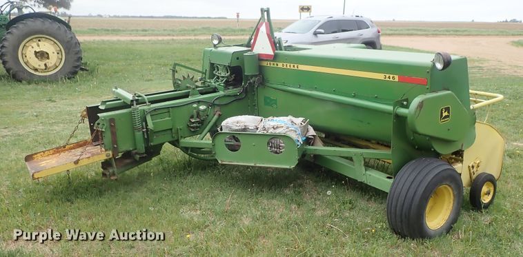image for item DG3159 John Deere 346 small square baler