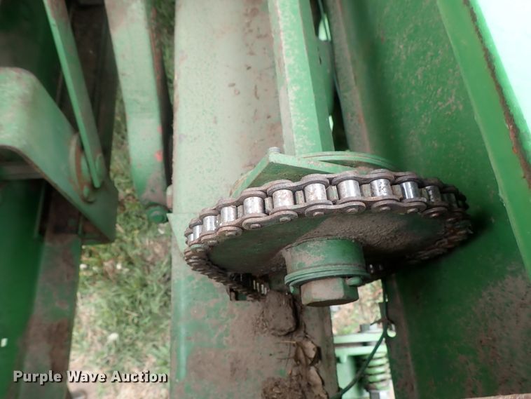 image for item DG3159 John Deere 346 small square baler