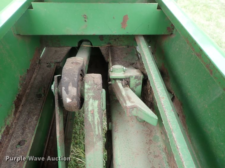 image for item DG3159 John Deere 346 small square baler