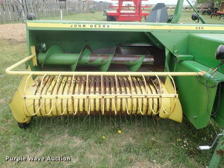 image for item DG3159 John Deere 346 small square baler