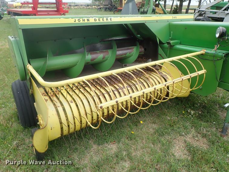image for item DG3159 John Deere 346 small square baler