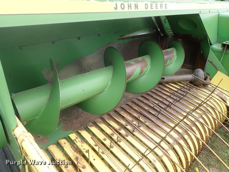 image for item DG3159 John Deere 346 small square baler