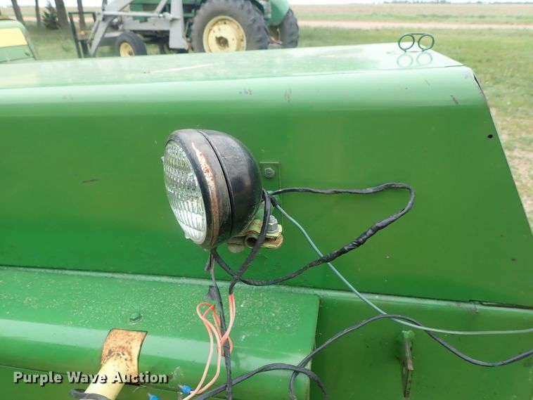 image for item DG3159 John Deere 346 small square baler