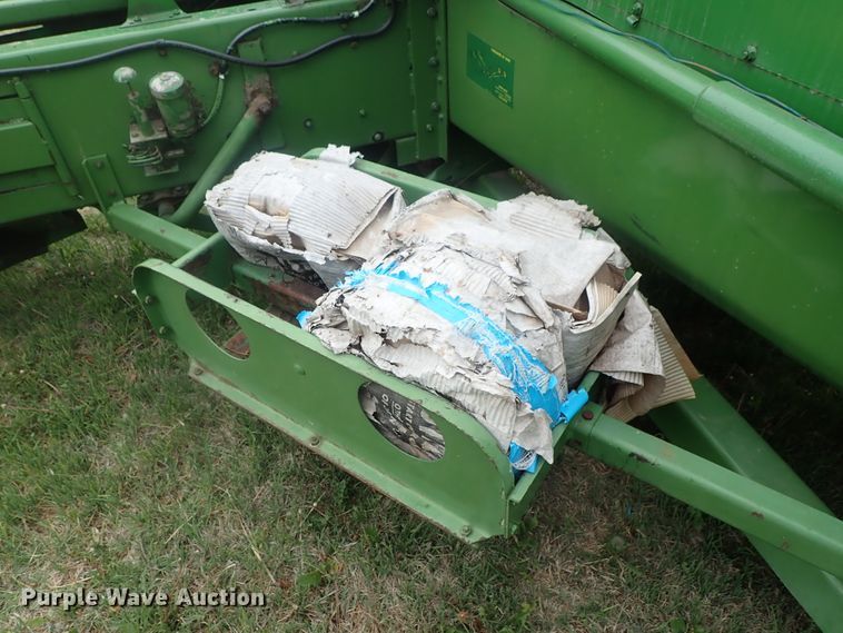 image for item DG3159 John Deere 346 small square baler