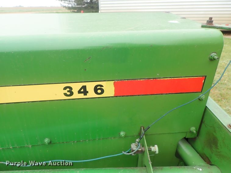 image for item DG3159 John Deere 346 small square baler