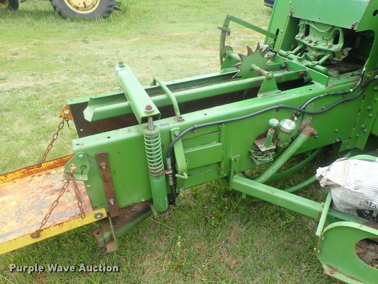 image for item DG3159 John Deere 346 small square baler