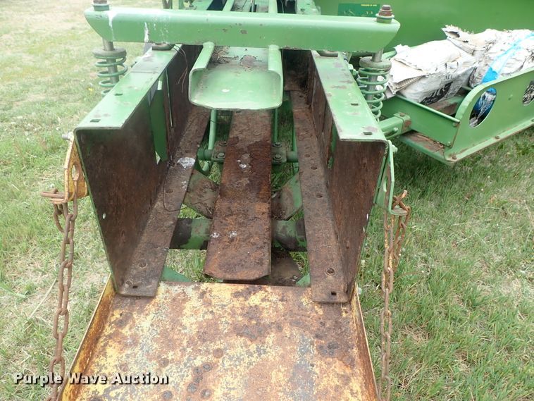 image for item DG3159 John Deere 346 small square baler