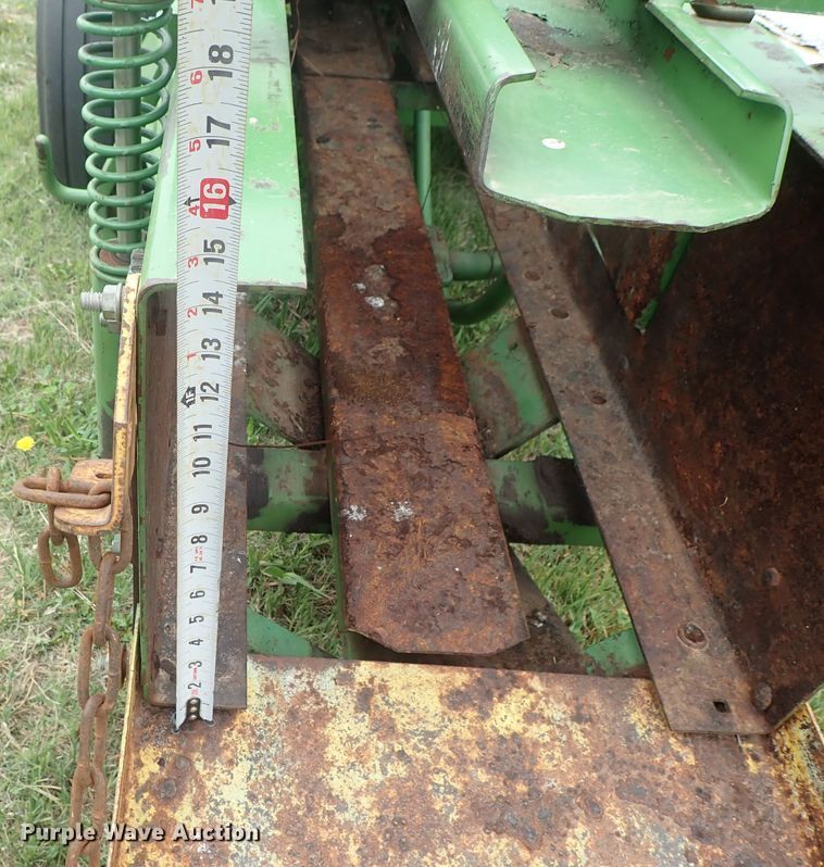 image for item DG3159 John Deere 346 small square baler