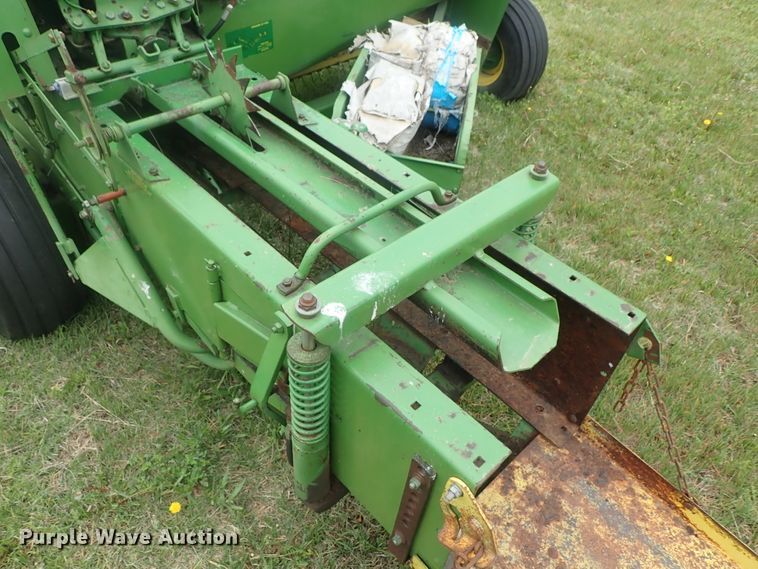 image for item DG3159 John Deere 346 small square baler