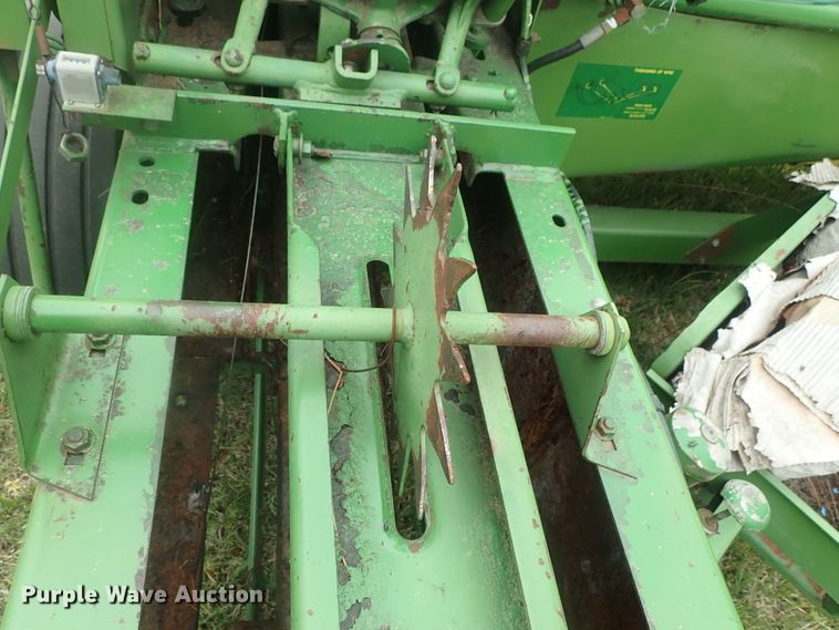 image for item DG3159 John Deere 346 small square baler