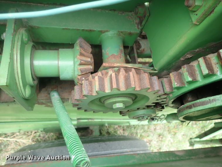 image for item DG3159 John Deere 346 small square baler