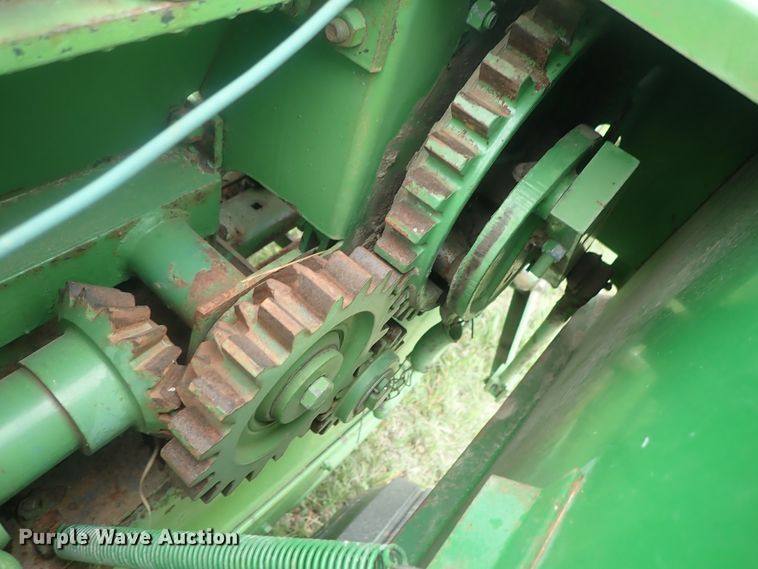 image for item DG3159 John Deere 346 small square baler