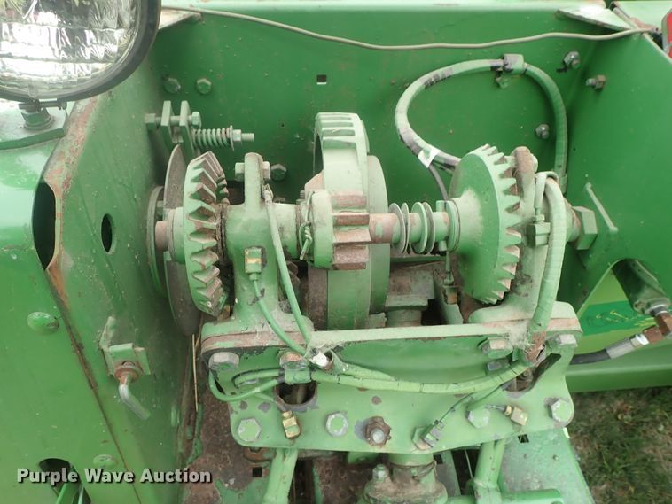 image for item DG3159 John Deere 346 small square baler