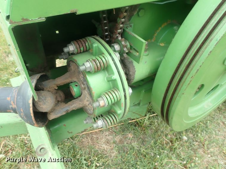 image for item DG3159 John Deere 346 small square baler