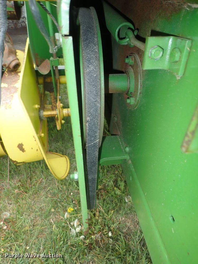 image for item DG3159 John Deere 346 small square baler