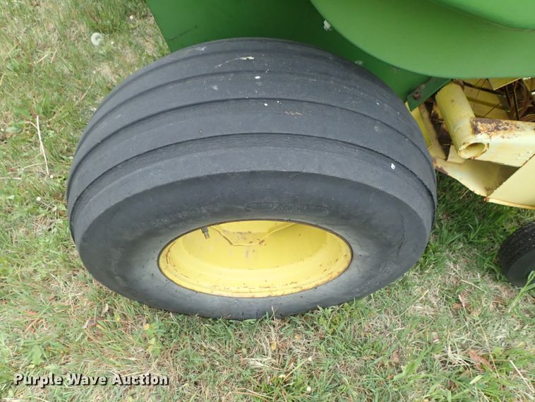 image for item DG3159 John Deere 346 small square baler