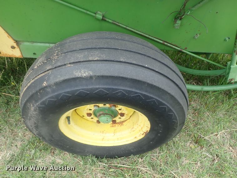 image for item DG3159 John Deere 346 small square baler