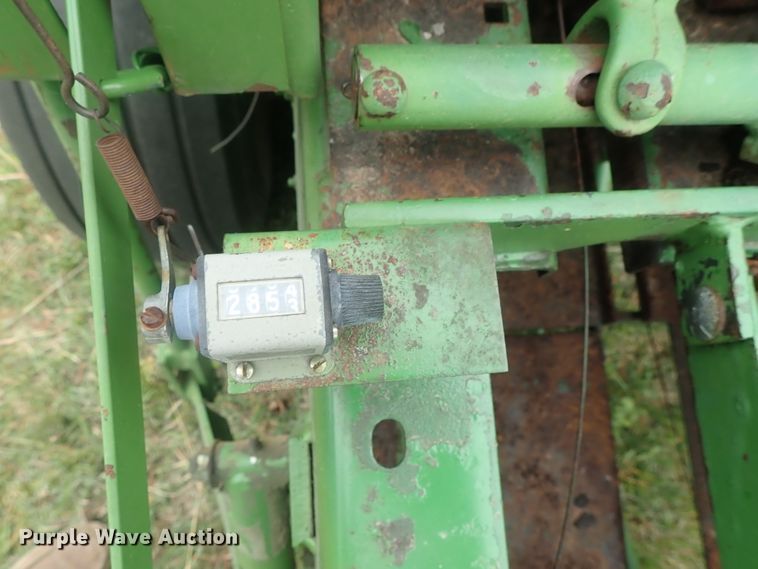 image for item DG3159 John Deere 346 small square baler