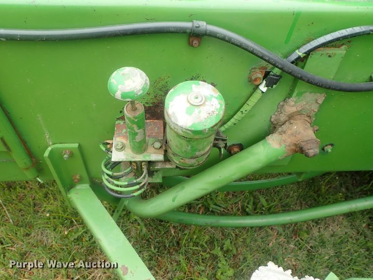 image for item DG3159 John Deere 346 small square baler