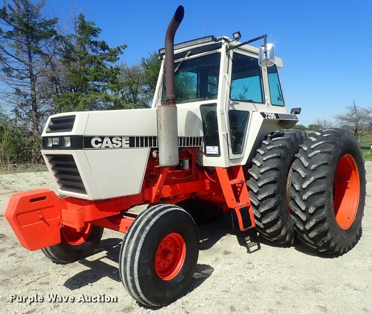 image for item DG3171 1981 Case 2290 tractor