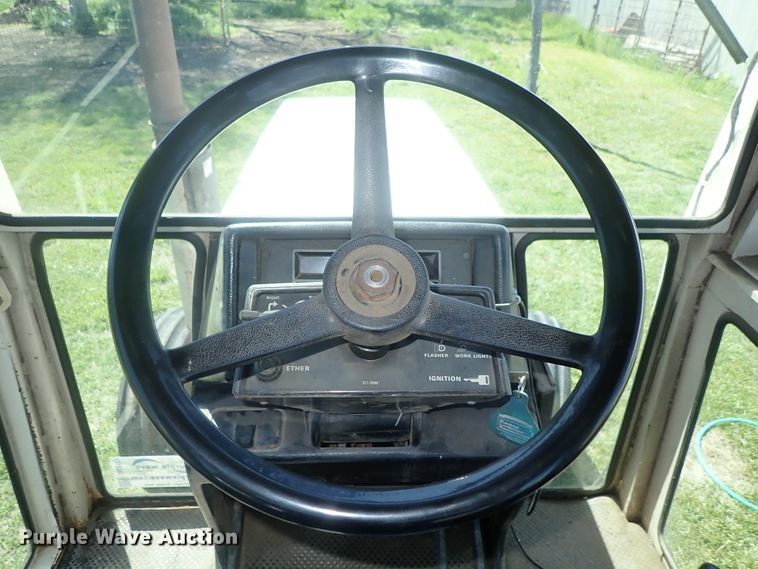 image for item DG3171 1981 Case 2290 tractor