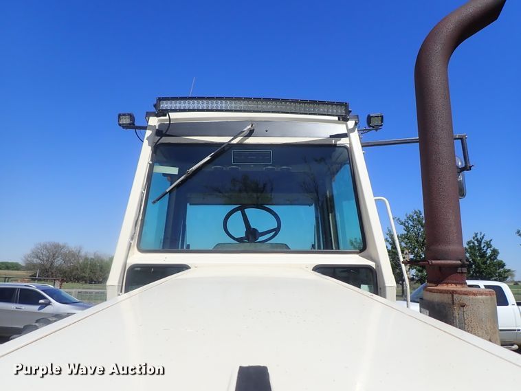 image for item DG3171 1981 Case 2290 tractor