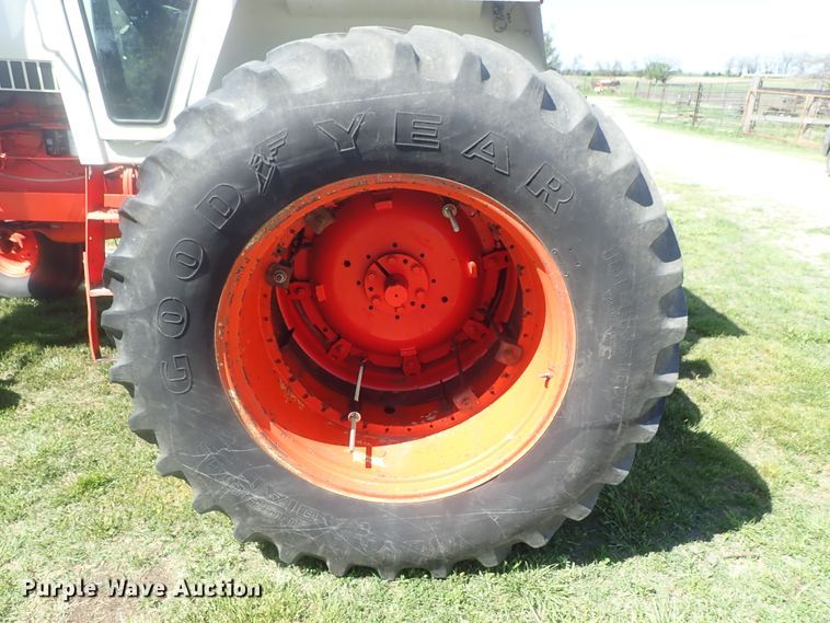 image for item DG3171 1981 Case 2290 tractor