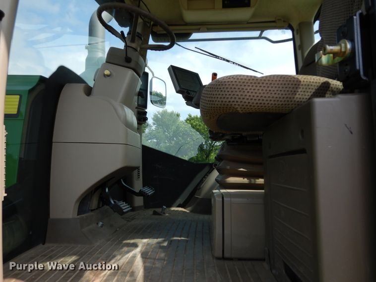 image for item DH2466 2015 John Deere 9520R 4WD tractor