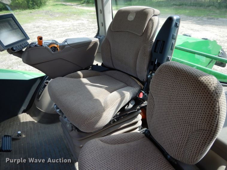 image for item DH2466 2015 John Deere 9520R 4WD tractor