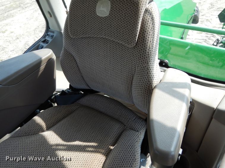 image for item DH2466 2015 John Deere 9520R 4WD tractor