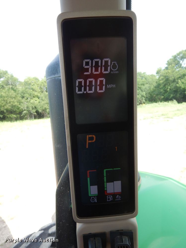 image for item DH2466 2015 John Deere 9520R 4WD tractor