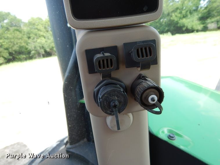 image for item DH2466 2015 John Deere 9520R 4WD tractor