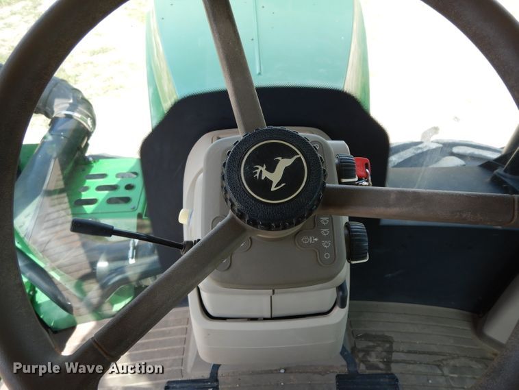 image for item DH2466 2015 John Deere 9520R 4WD tractor