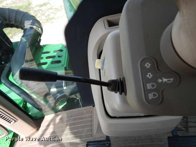 image for item DH2466 2015 John Deere 9520R 4WD tractor