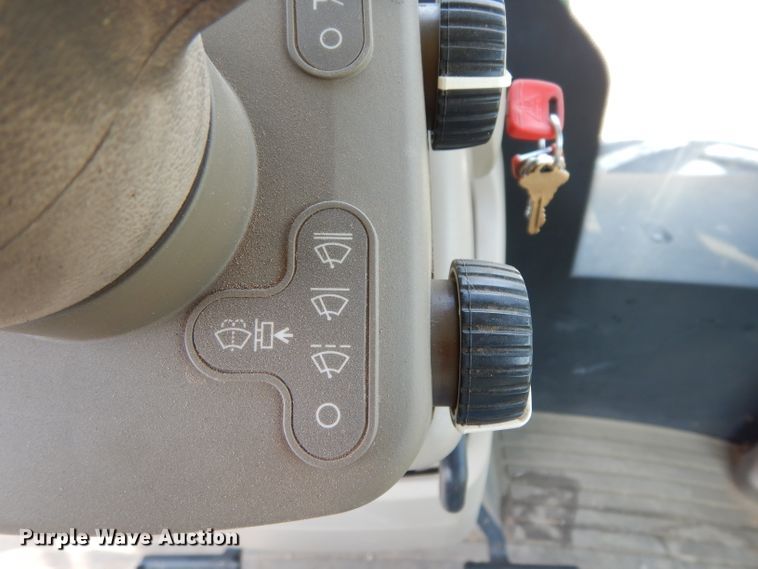 image for item DH2466 2015 John Deere 9520R 4WD tractor