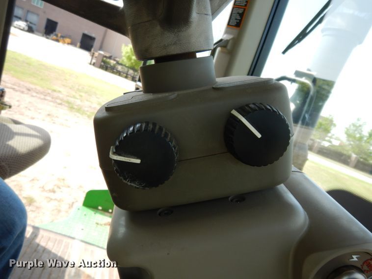 image for item DH2466 2015 John Deere 9520R 4WD tractor