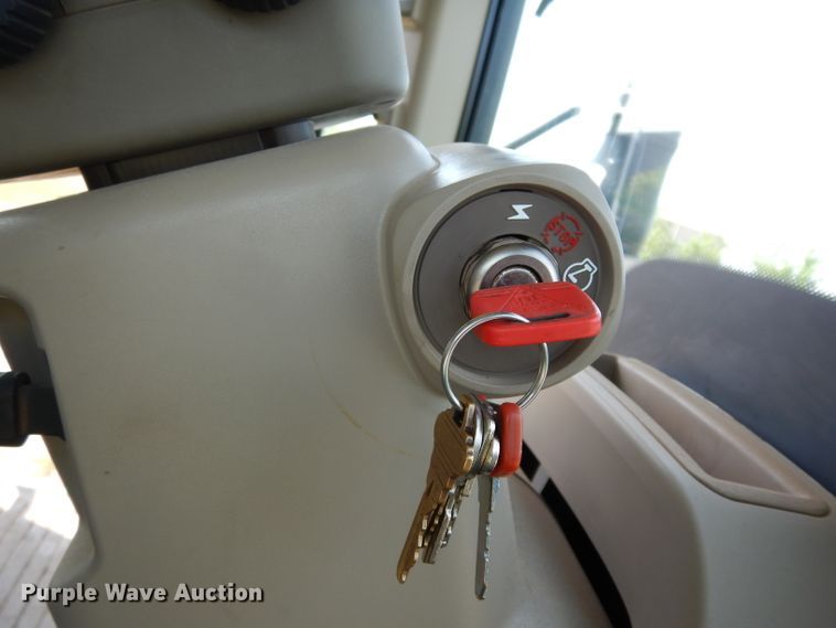 image for item DH2466 2015 John Deere 9520R 4WD tractor