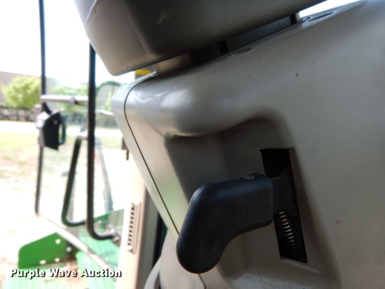 image for item DH2466 2015 John Deere 9520R 4WD tractor