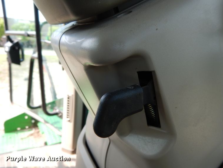 image for item DH2466 2015 John Deere 9520R 4WD tractor