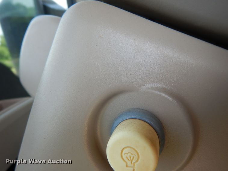 image for item DH2466 2015 John Deere 9520R 4WD tractor