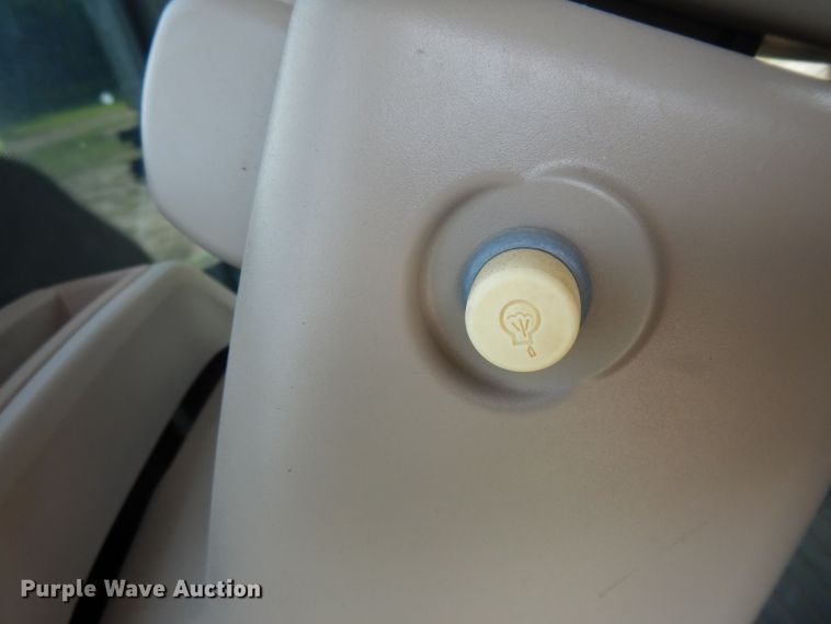 image for item DH2466 2015 John Deere 9520R 4WD tractor