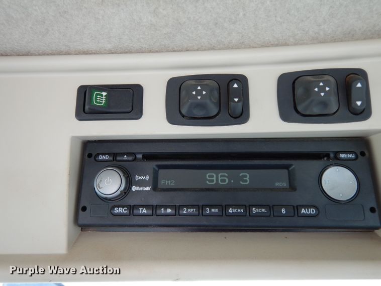 image for item DH2466 2015 John Deere 9520R 4WD tractor