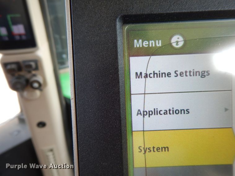 image for item DH2466 2015 John Deere 9520R 4WD tractor