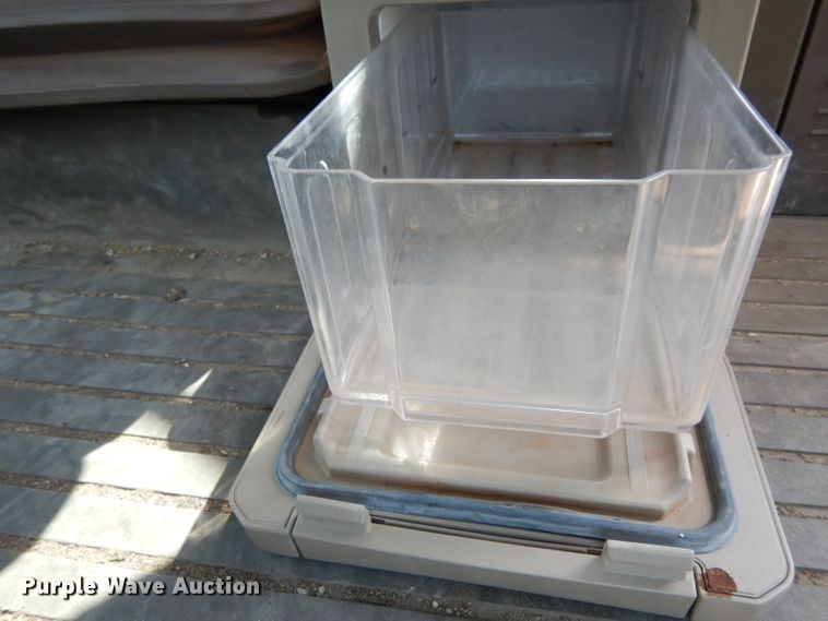 image for item DH2466 2015 John Deere 9520R 4WD tractor