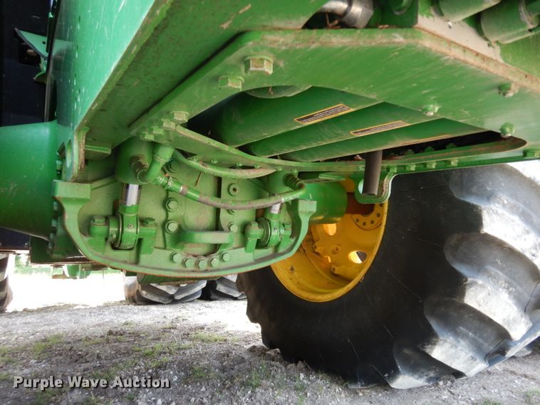 image for item DH2466 2015 John Deere 9520R 4WD tractor