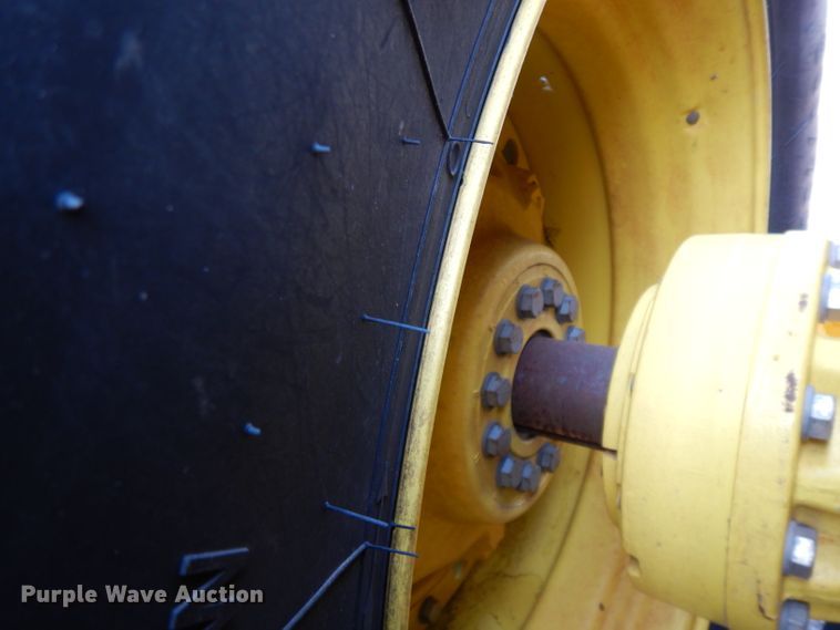 image for item DH2466 2015 John Deere 9520R 4WD tractor